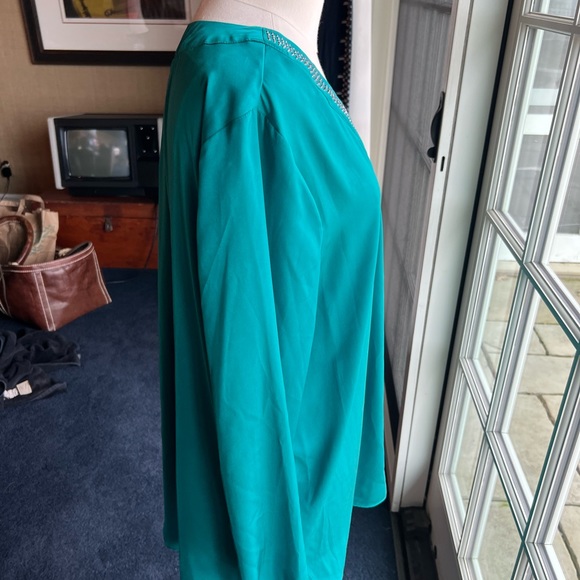 NWT Apt 9 v-neck blouse with rhinestones. Elastic sleeves. Hunter green. Size XL - Picture 4 of 10